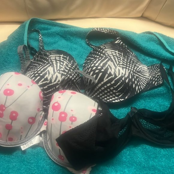 Three bras! La Senza! 36D $6.99 shipping! - Picture 1 of 6